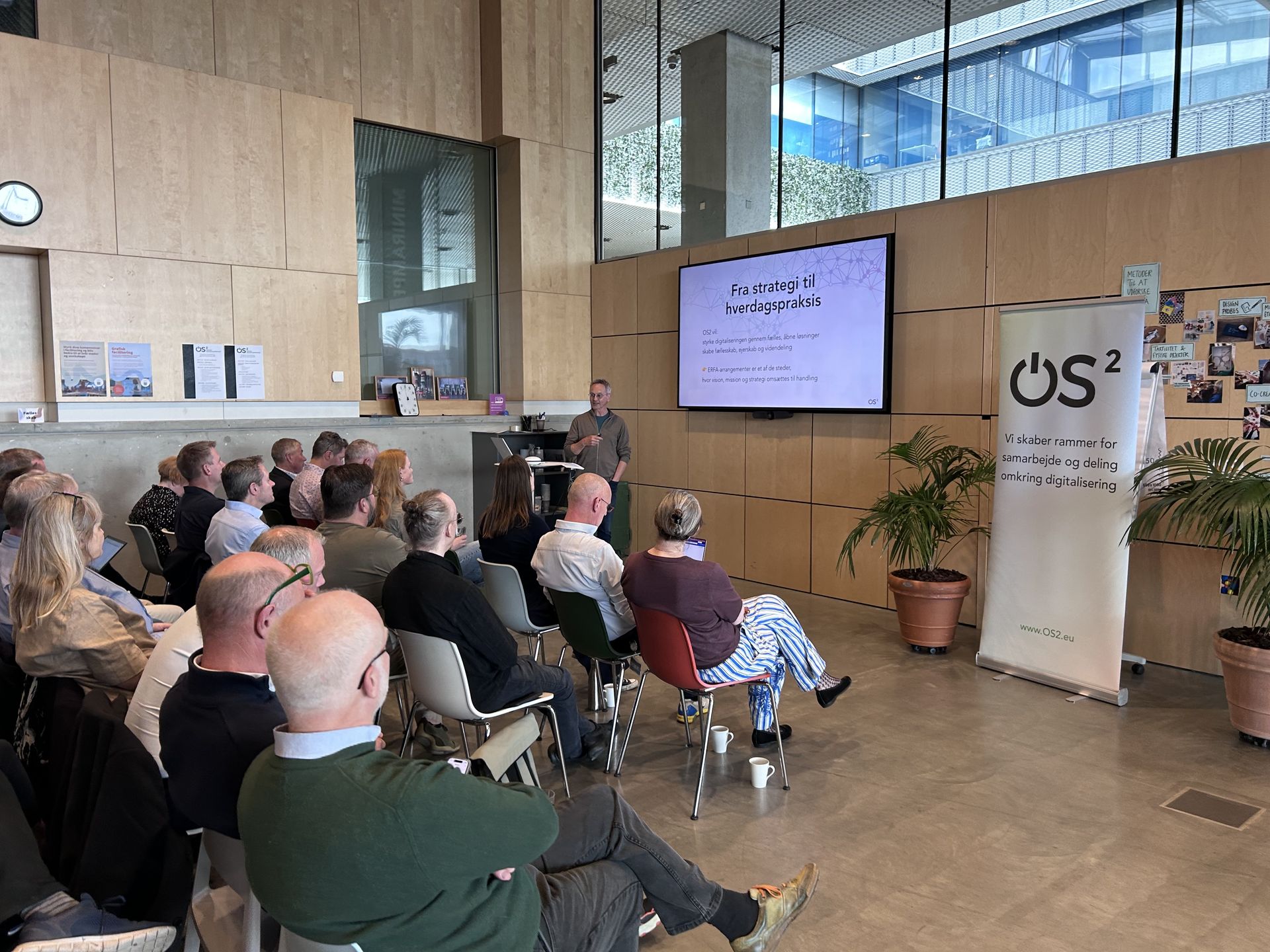 Oplæg om at implementere strategi til hverdagspraksis ved generalforsamling i Aarhus.